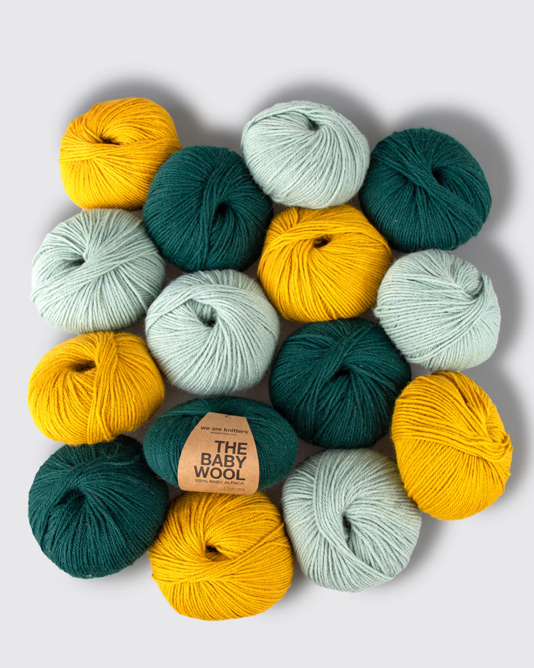 Κουβάρια από νήμα alpaca σε διαφορετικές αποχρώσεις.